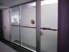 Beschriftung mit Sichtschutz Glasdekorfolie in München Fensterbeschriftung