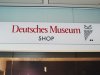Deutsches Museum Shop, Leuchtkasten, Spanntuchleuchtkasten, Digitaldruck, Netzvinyl, MÃ¼nchener Flughafen