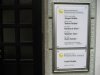 Gemeinschaftspraxis-Schild Radke, Edelstahl-Leitsystem aus einzelnen Schildern aus Plexiglas, Digitaldruck, Wandkonstruktion, Montage, Schildersystem München